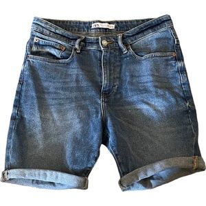 Zara Retro distressed jean short.